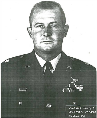 El Mayor Louis Edward Curdes, tres años antes de su retiro de la US Air Force